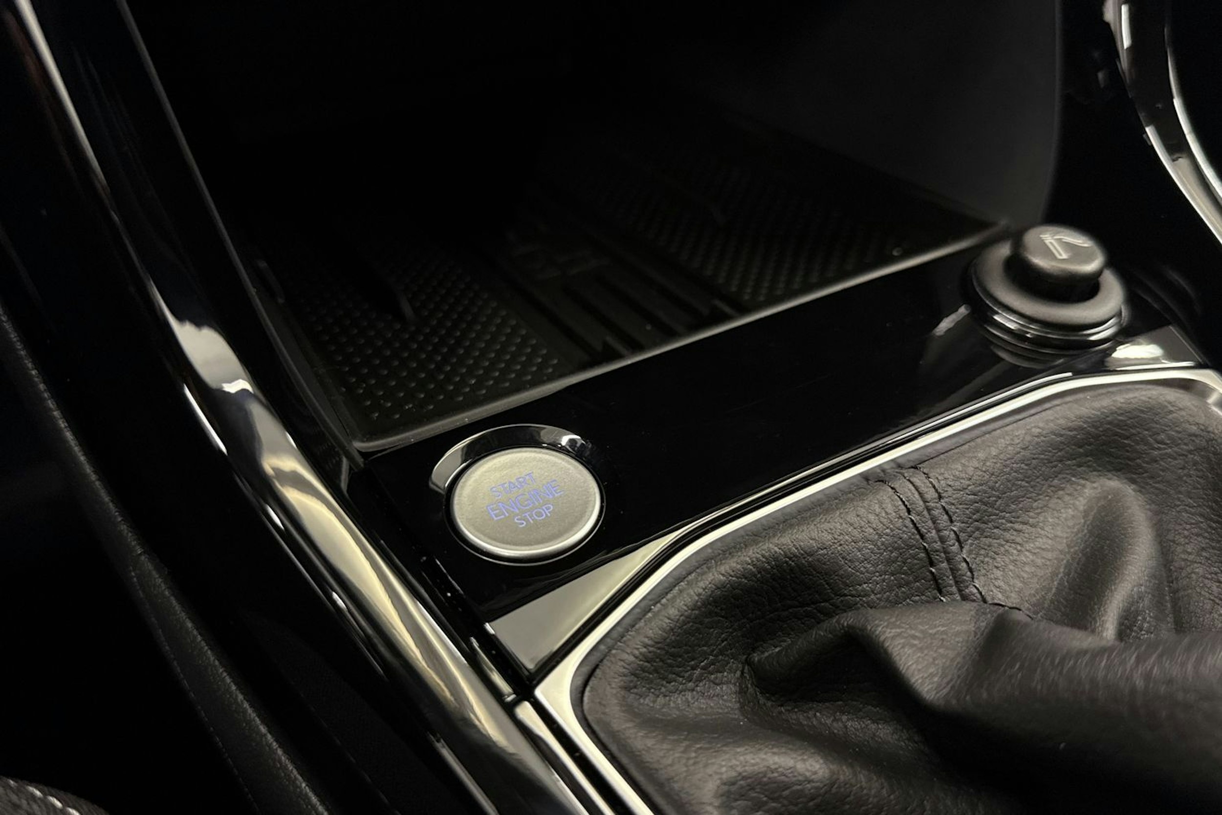 met. musta Volkswagen T-Cross 2025 kuva 20.