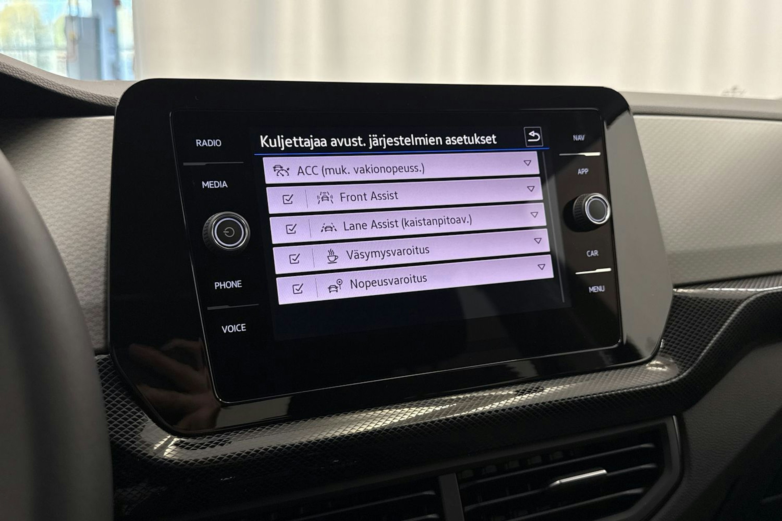 met. musta Volkswagen T-Cross 2025 kuva 24.