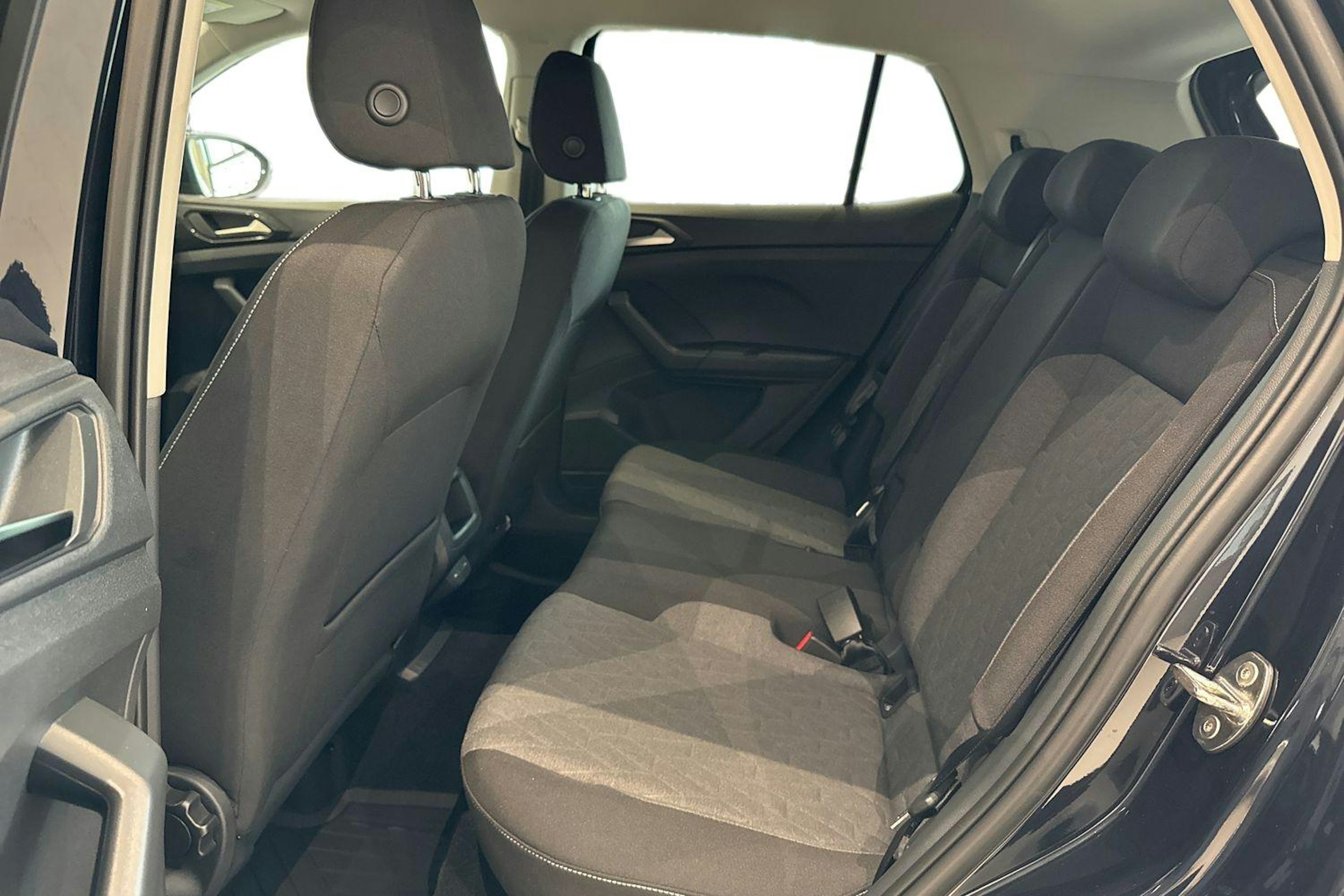 met. musta Volkswagen T-Cross 2025 kuva 8.