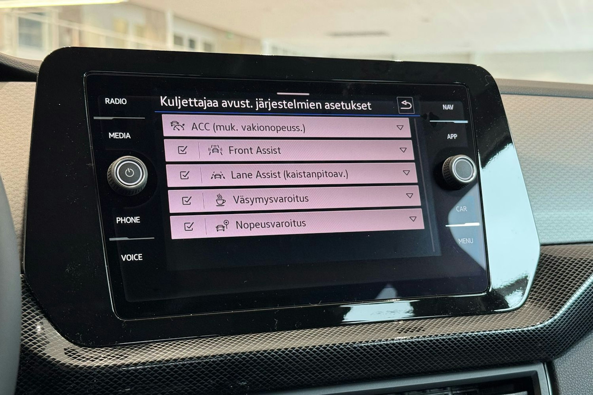 met. musta Volkswagen T-Cross 2025 kuva 14.