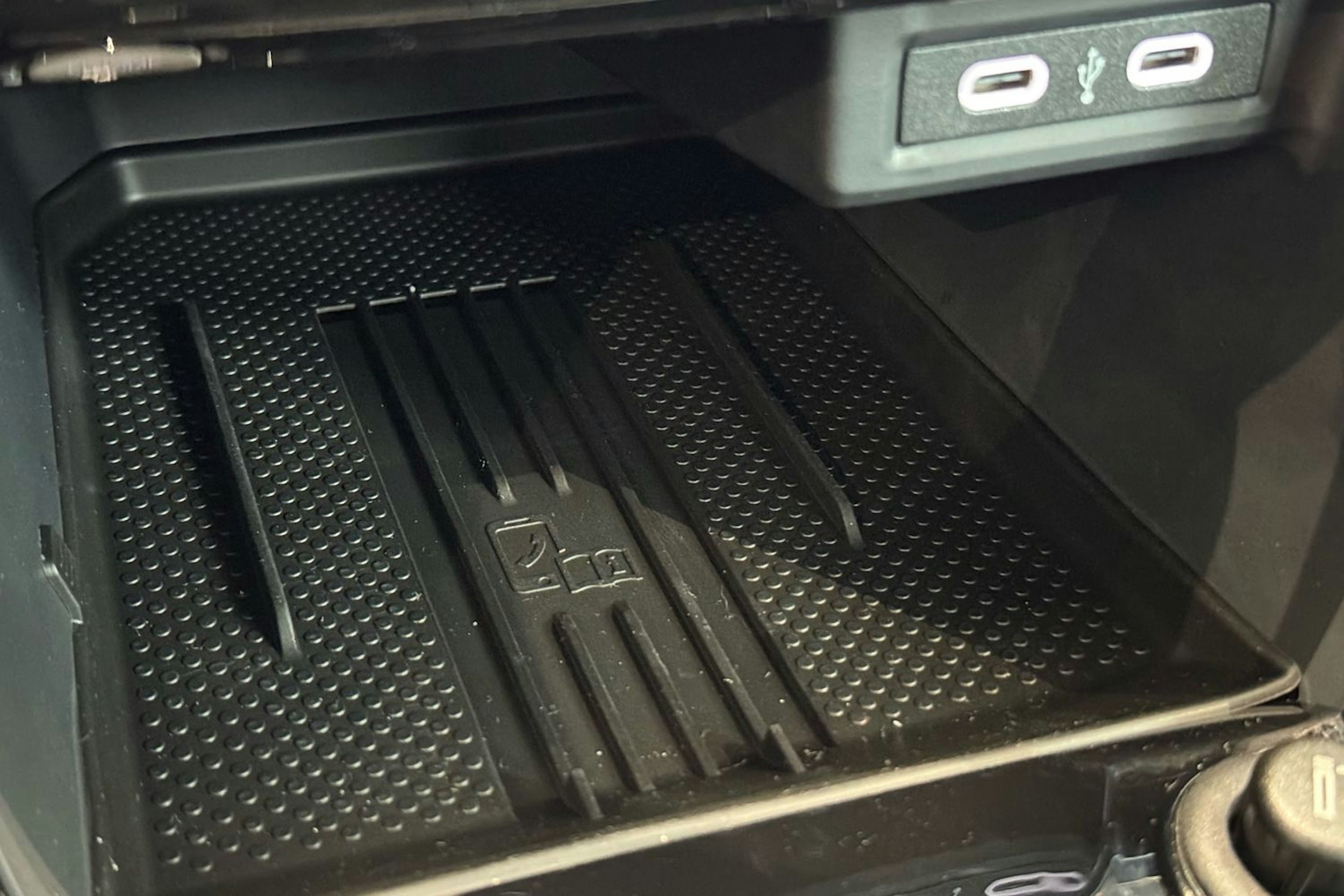 met. musta Volkswagen T-Cross 2025 kuva 17.