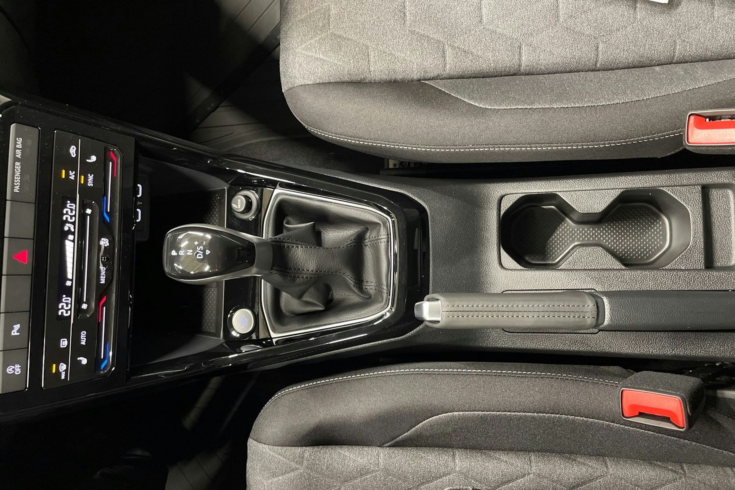 harmaa Volkswagen T-Cross 2025 kuva 17.