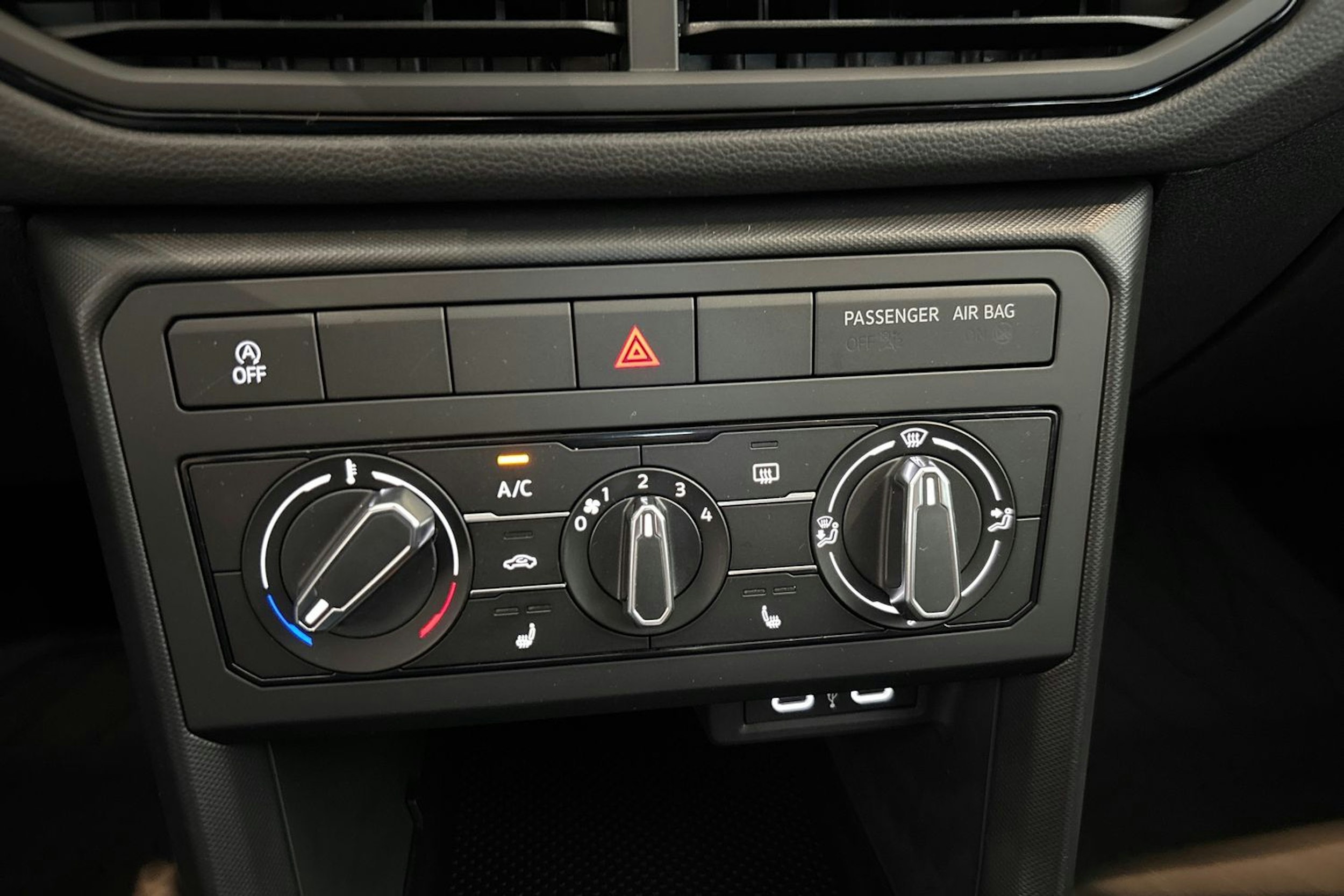 harmaa Volkswagen T-Cross 2025 kuva 17.