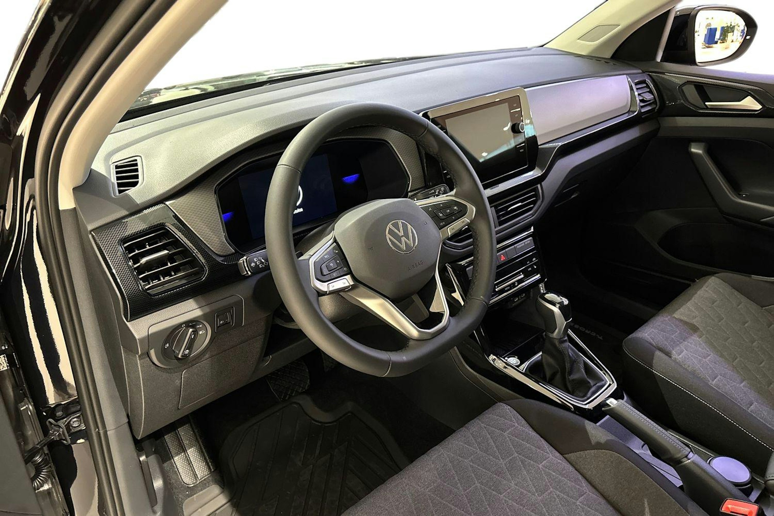 musta Volkswagen T-Cross 2025 kuva 6.