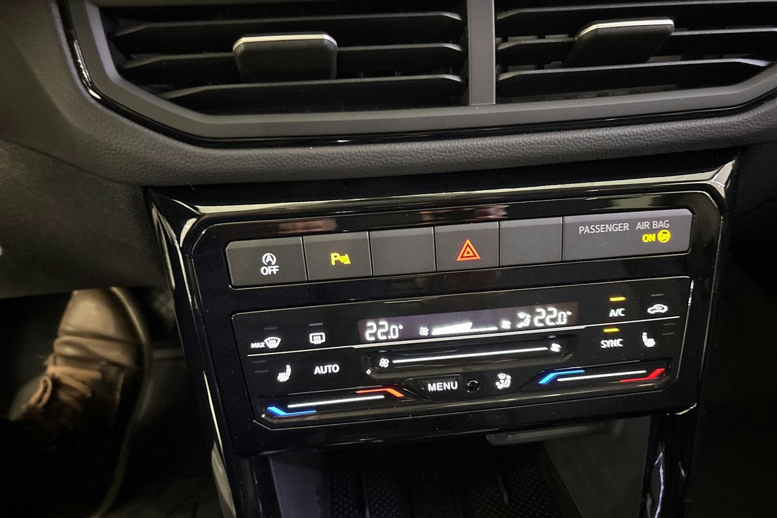 musta Volkswagen T-Cross 2025 kuva 15.