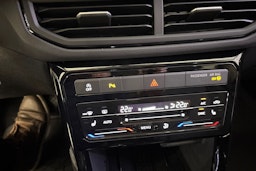 musta Volkswagen T-Cross 2025 kuva 15.