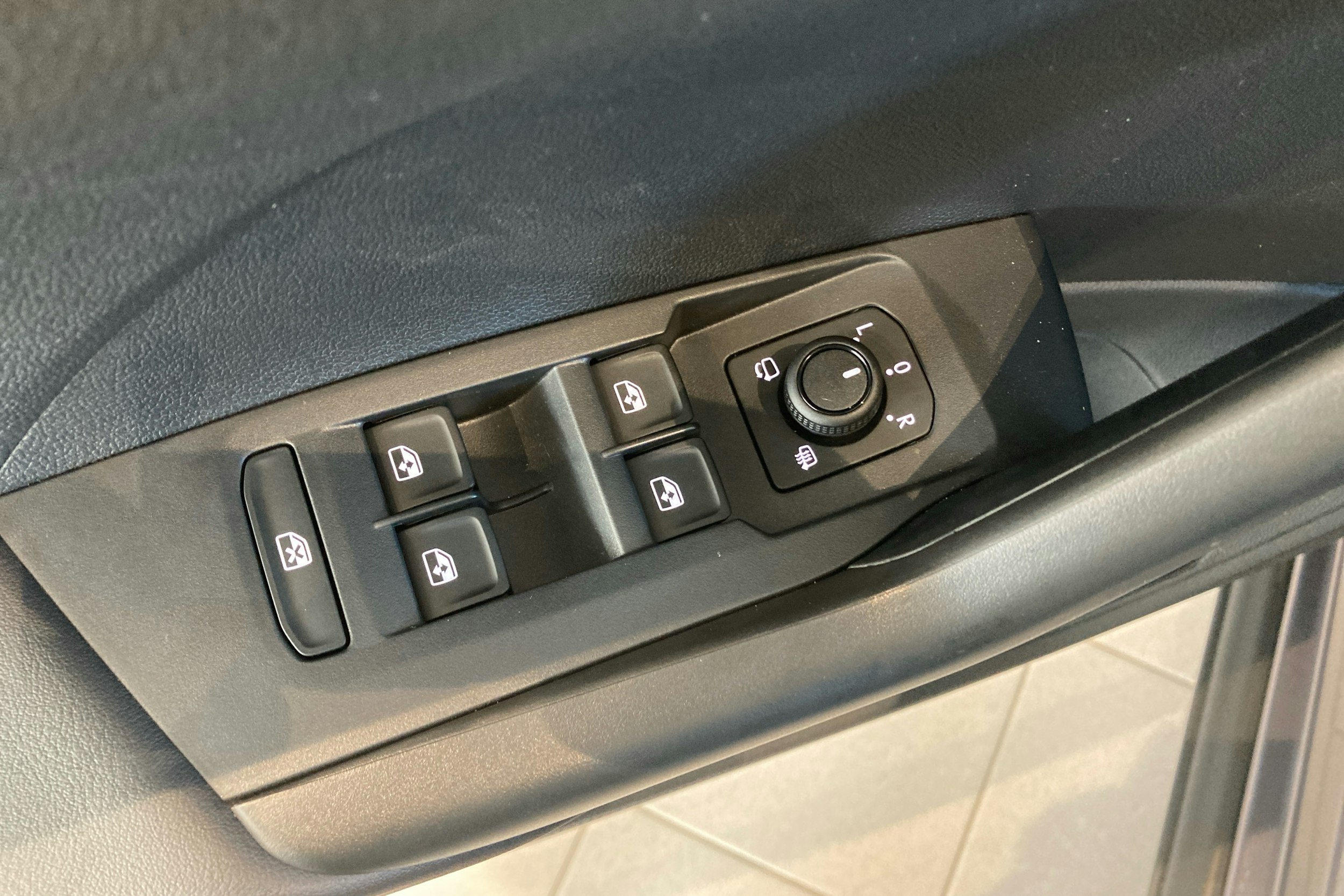 harmaa Volkswagen T-Cross 2025 kuva 12.