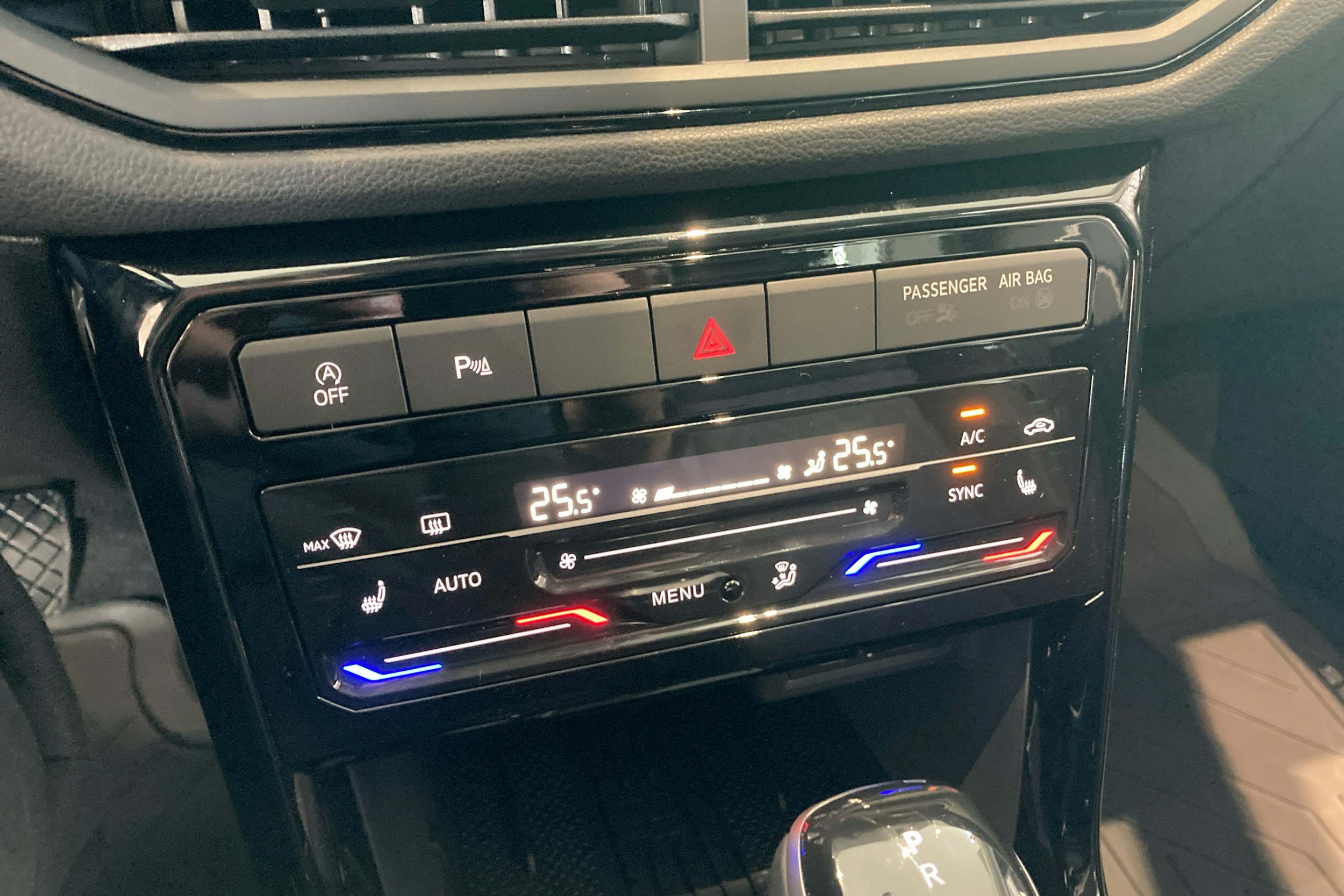 harmaa Volkswagen T-Cross 2025 kuva 16.