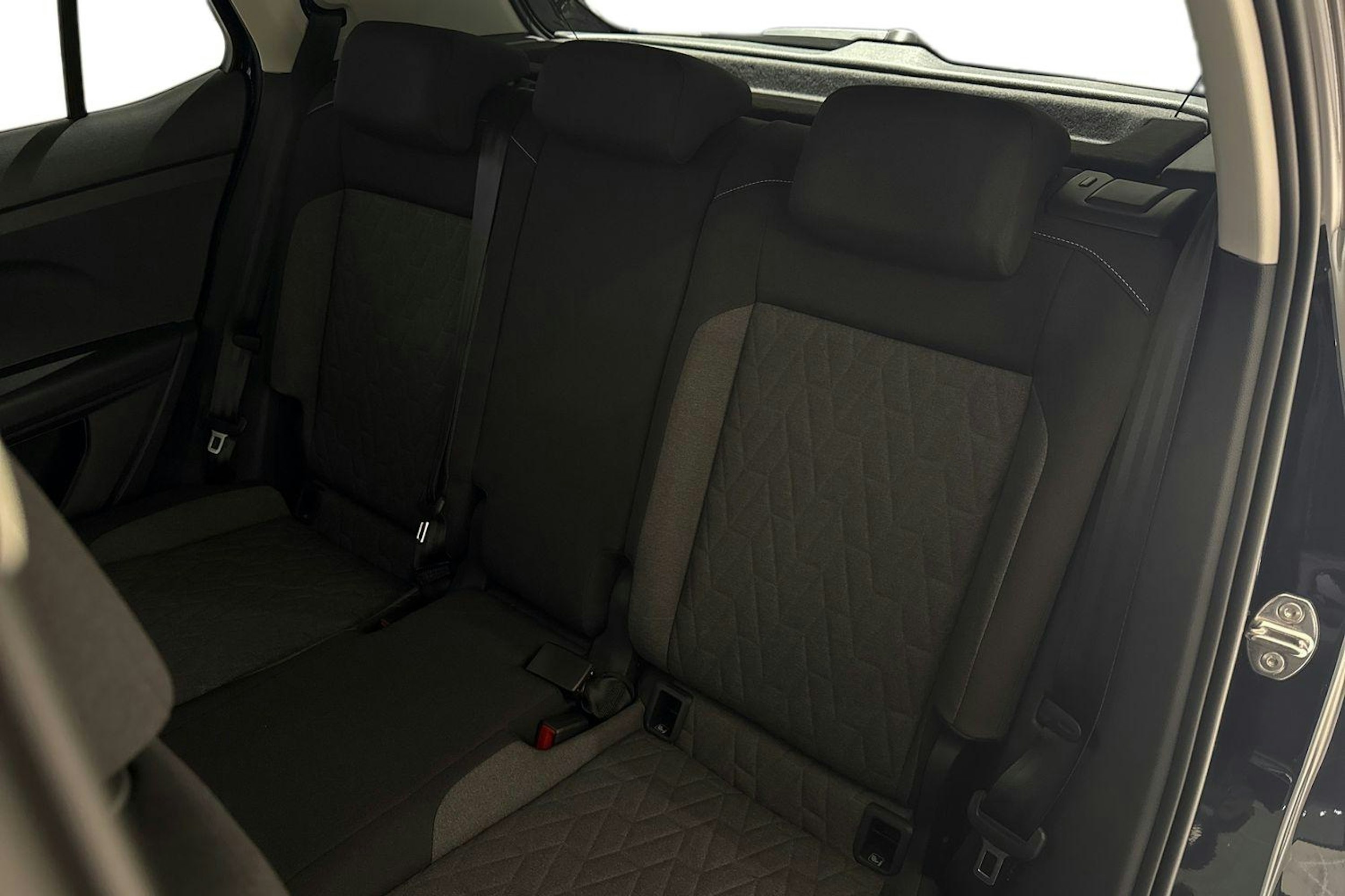 musta Volkswagen T-Cross 2025 kuva 8.