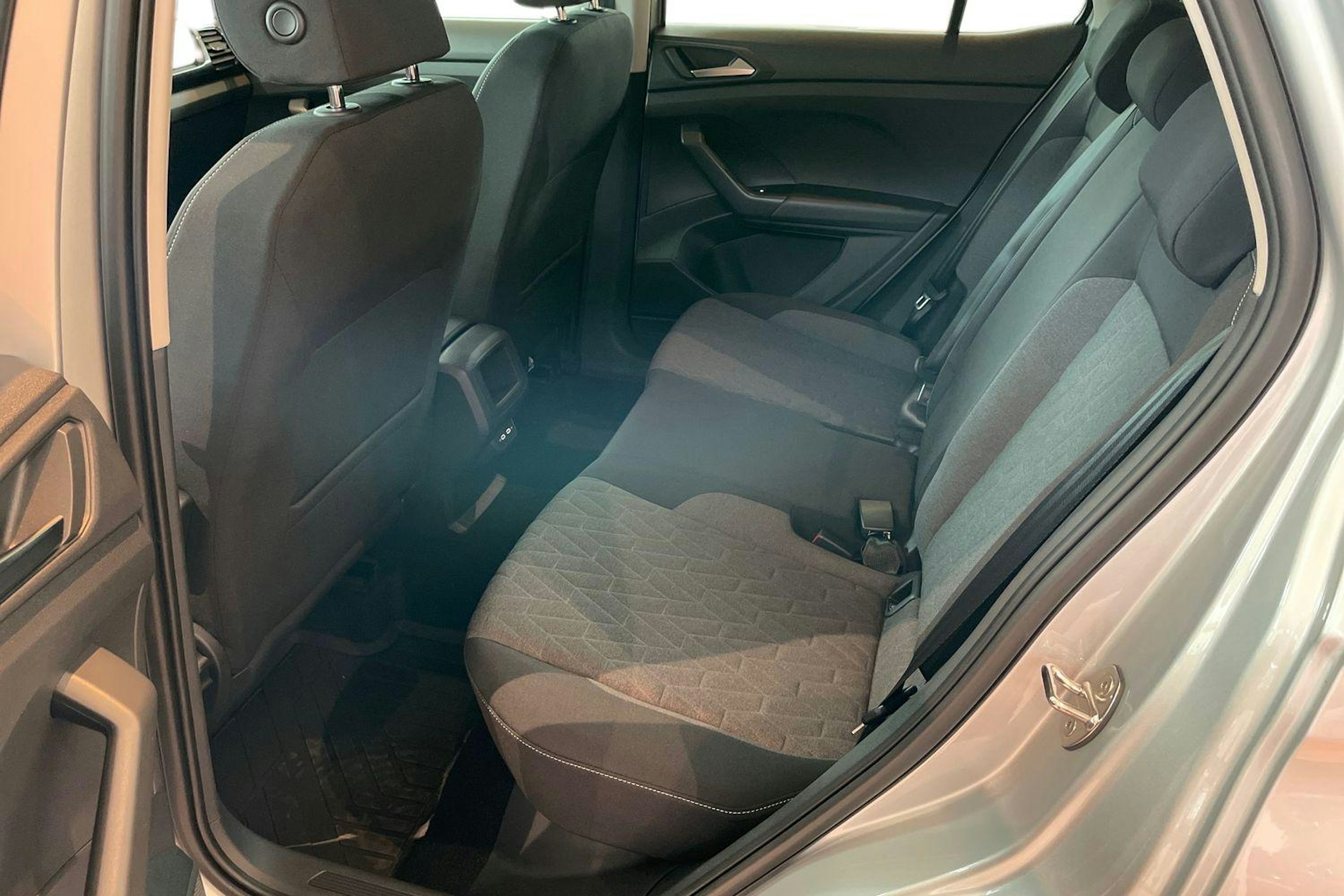 harmaa Volkswagen T-Cross 2025 kuva 8.