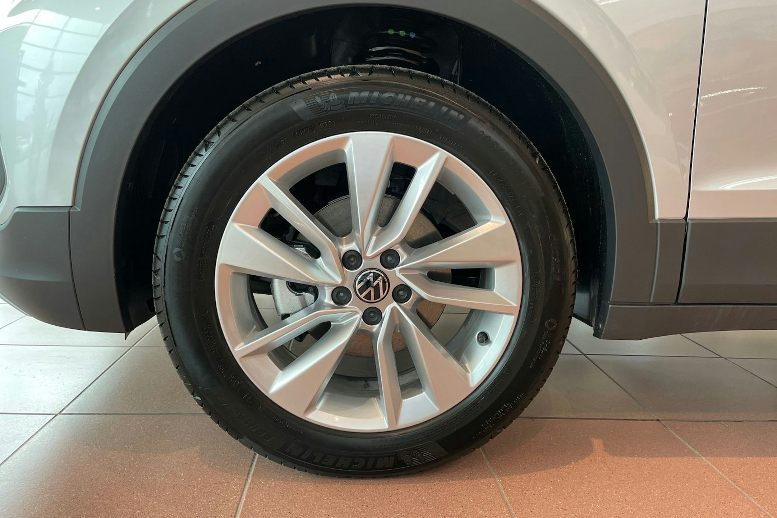 harmaa Volkswagen T-Cross 2025 kuva 9.