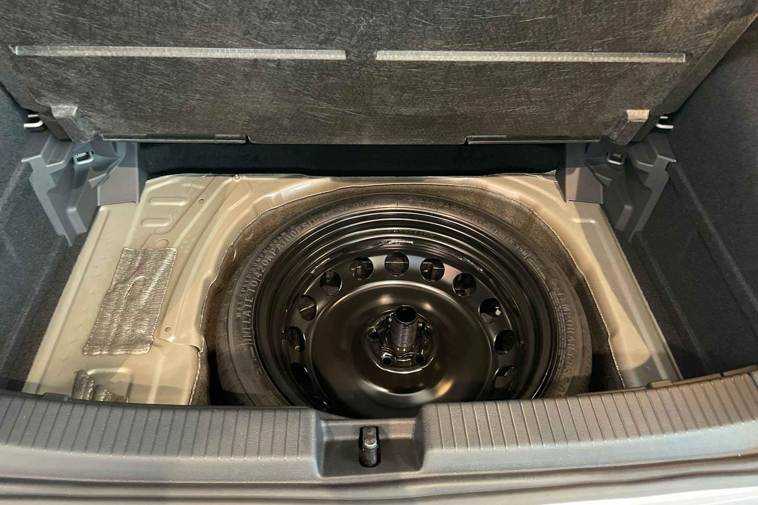 harmaa Volkswagen T-Cross 2025 kuva 12.