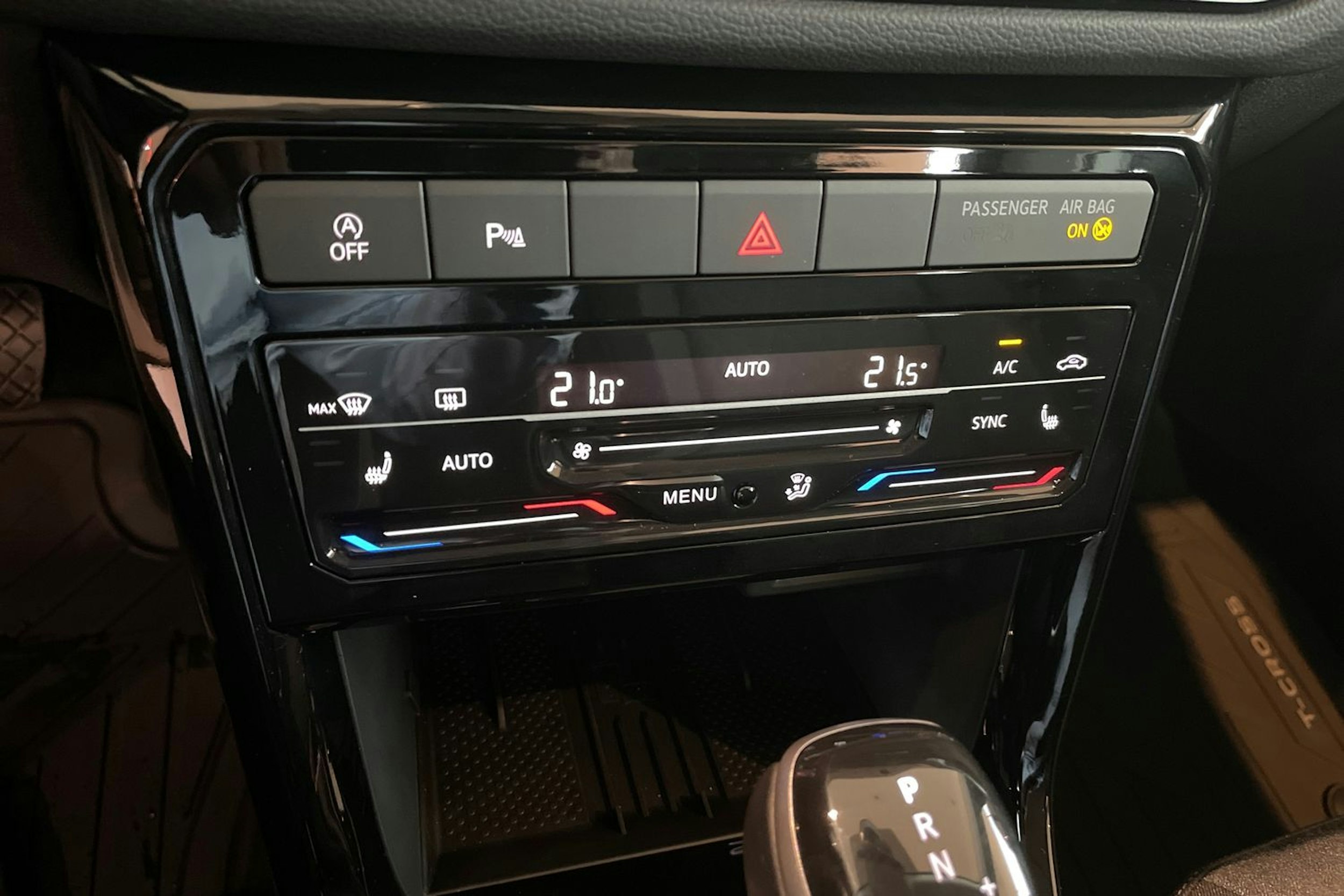 harmaa Volkswagen T-Cross 2025 kuva 14.