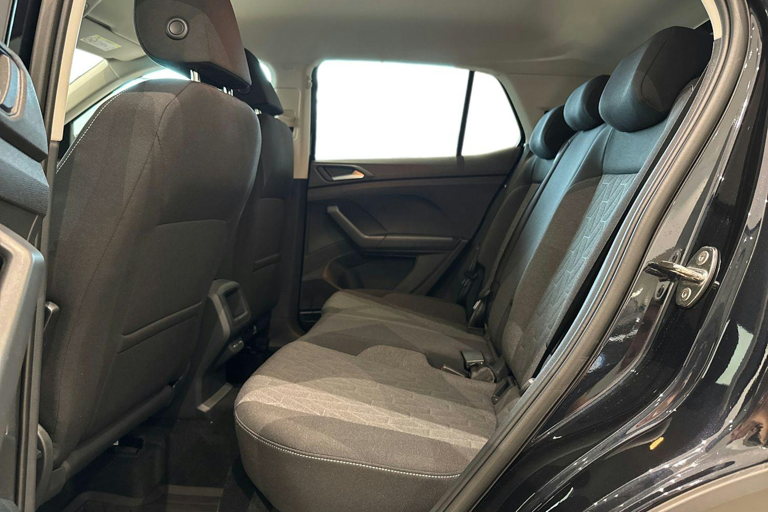 met. musta Volkswagen T-Cross 2025 kuva 8.