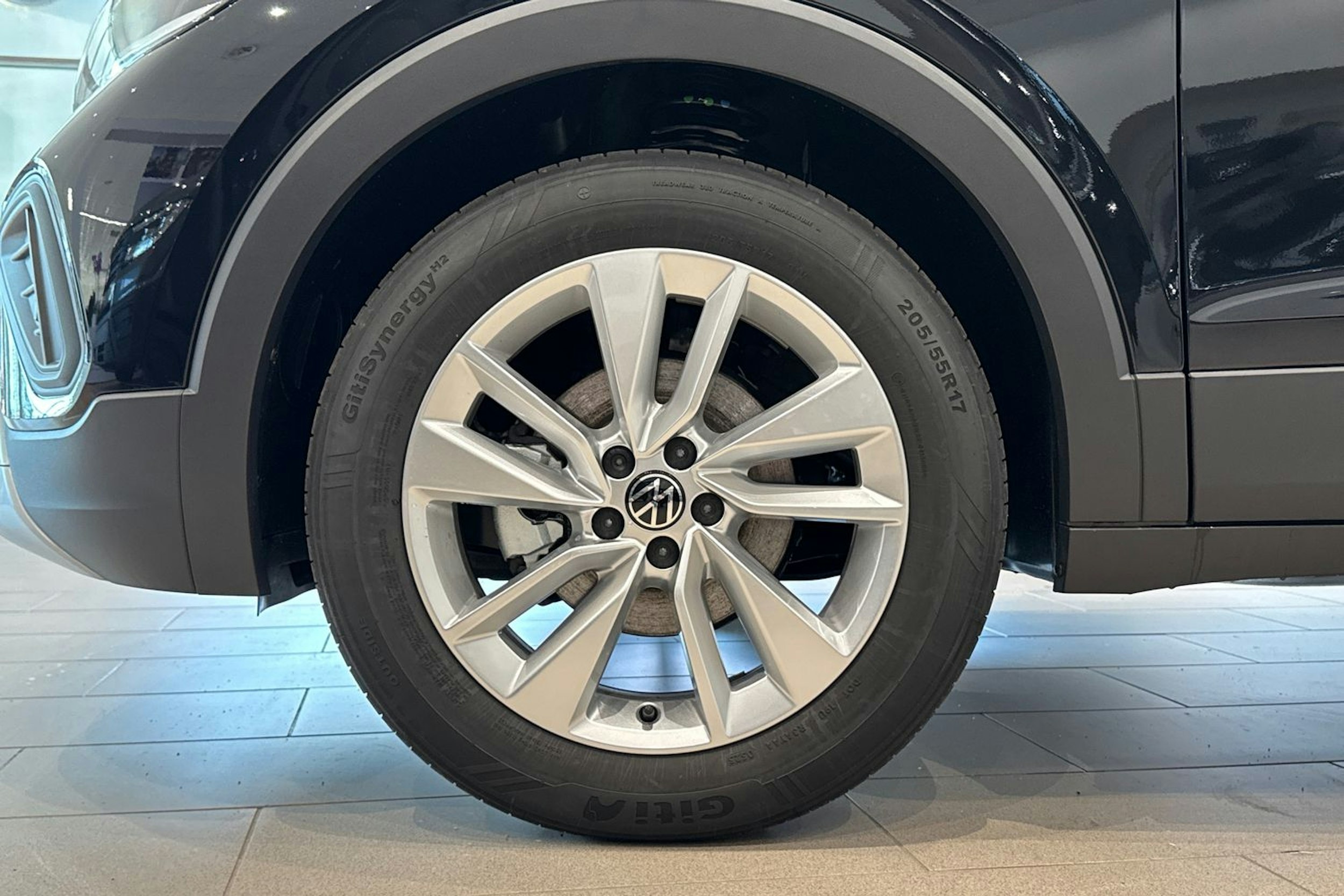 met. musta Volkswagen T-Cross 2025 kuva 9.