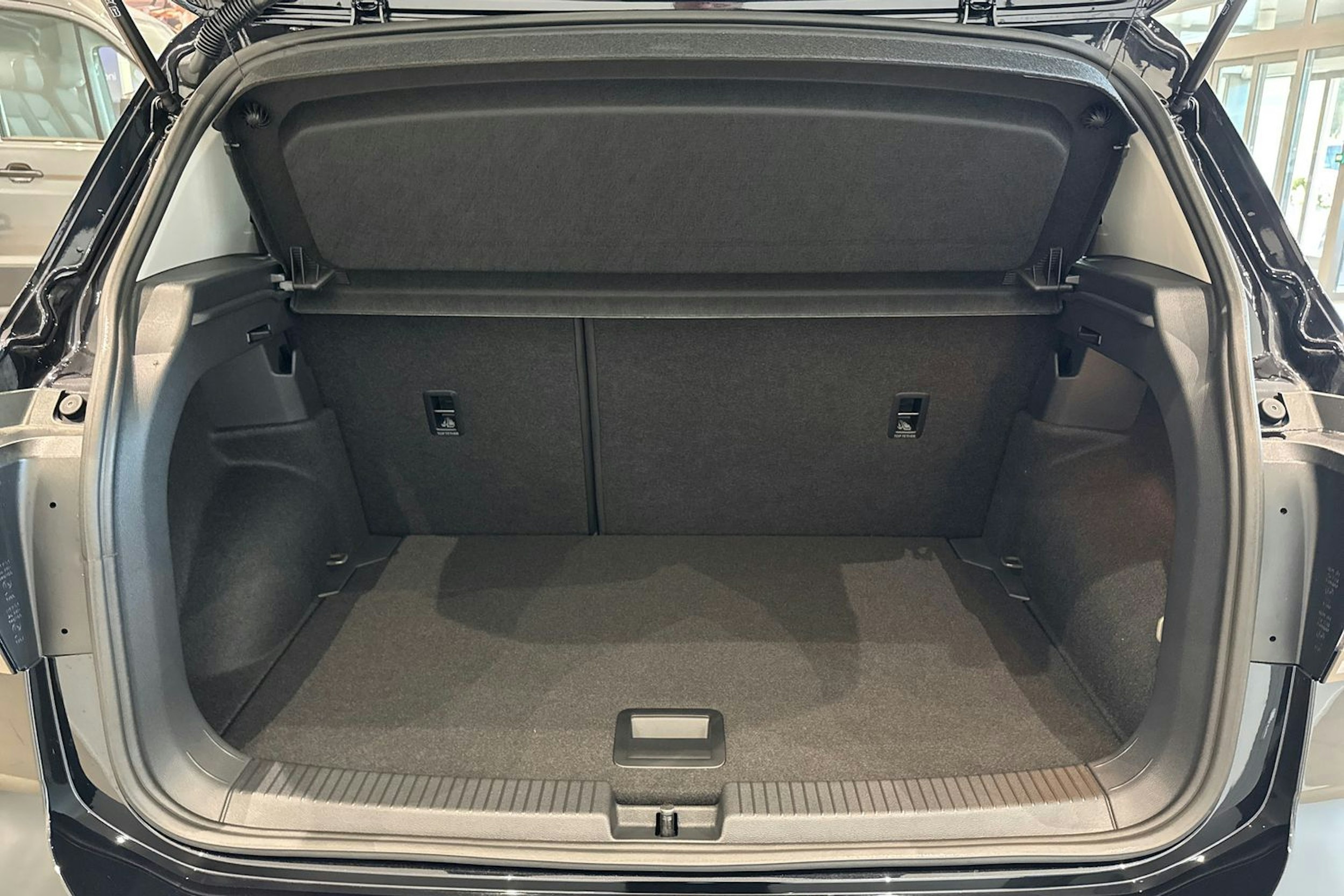 met. musta Volkswagen T-Cross 2025 kuva 10.