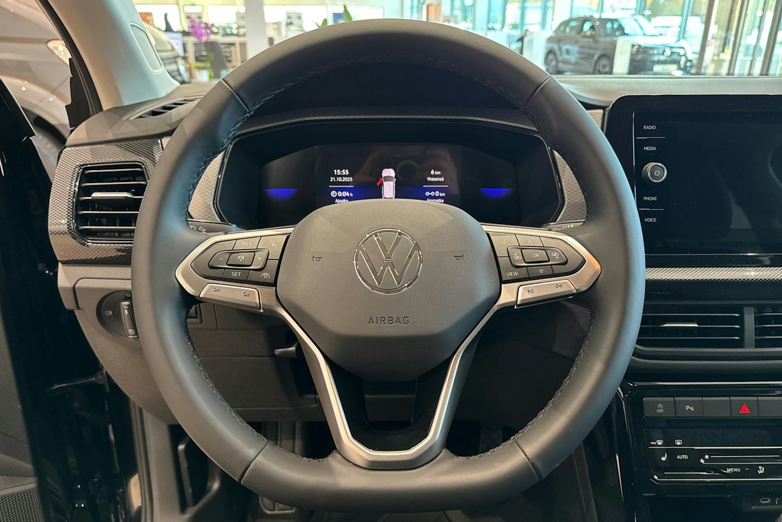 met. musta Volkswagen T-Cross 2025 kuva 11.