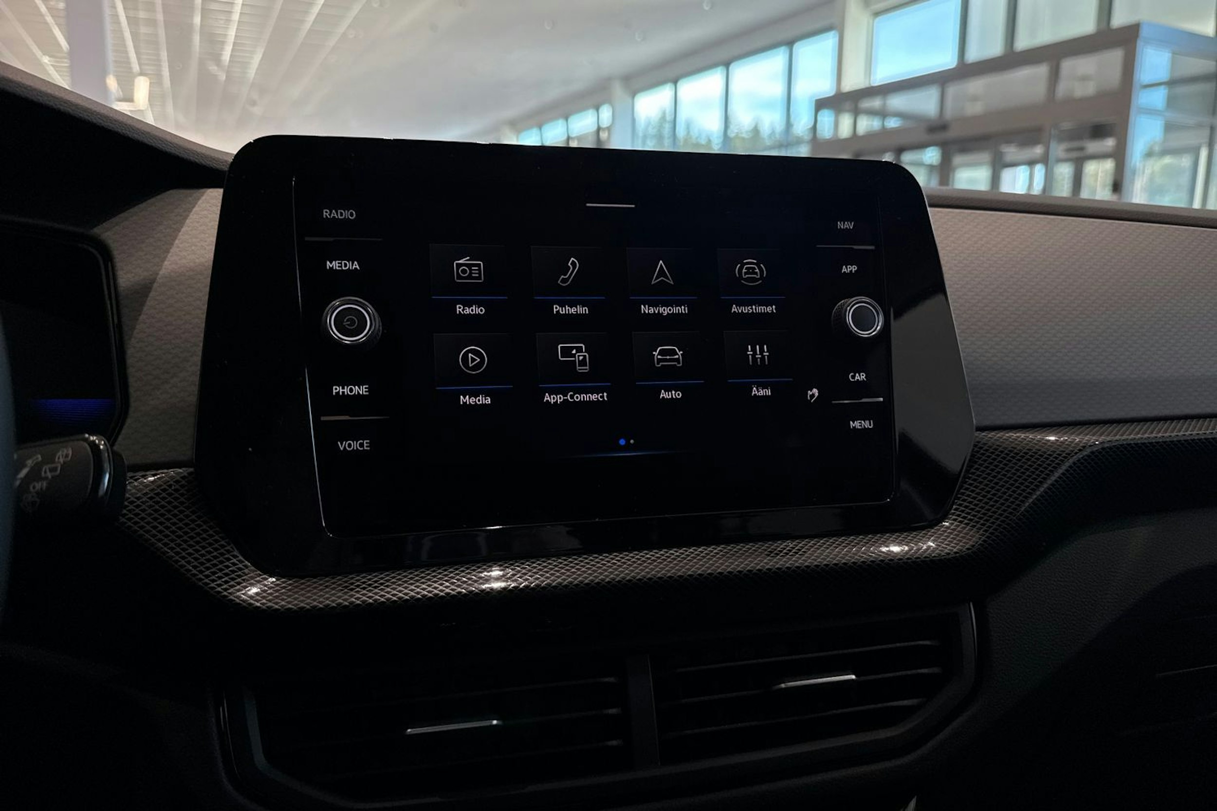 met. musta Volkswagen T-Cross 2025 kuva 12.