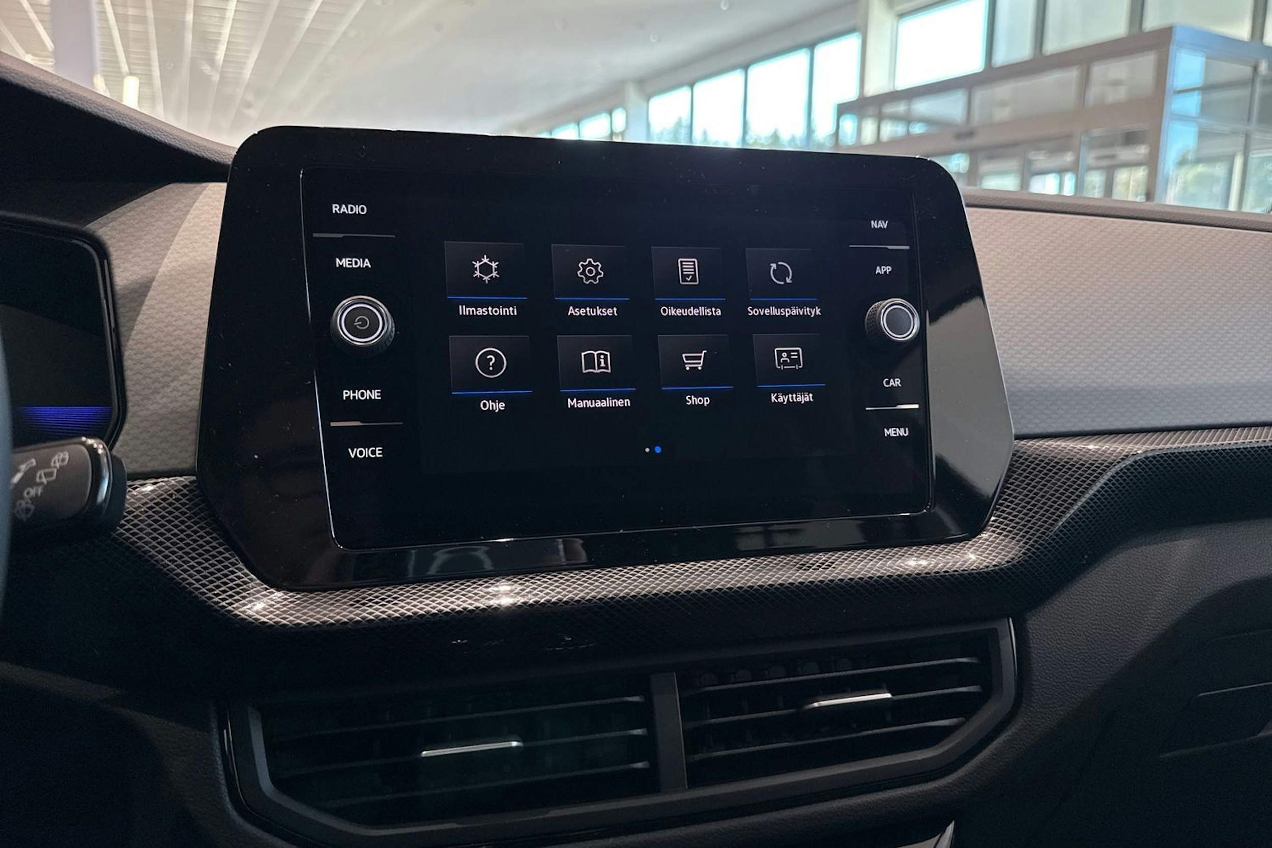 met. musta Volkswagen T-Cross 2025 kuva 13.