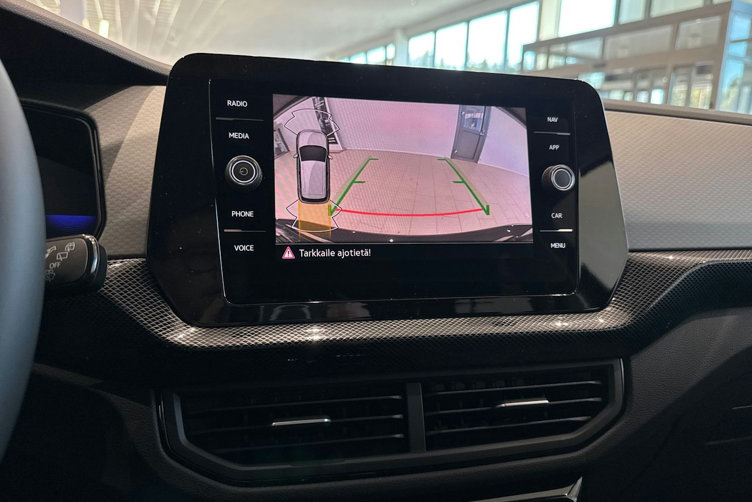 met. musta Volkswagen T-Cross 2025 kuva 14.