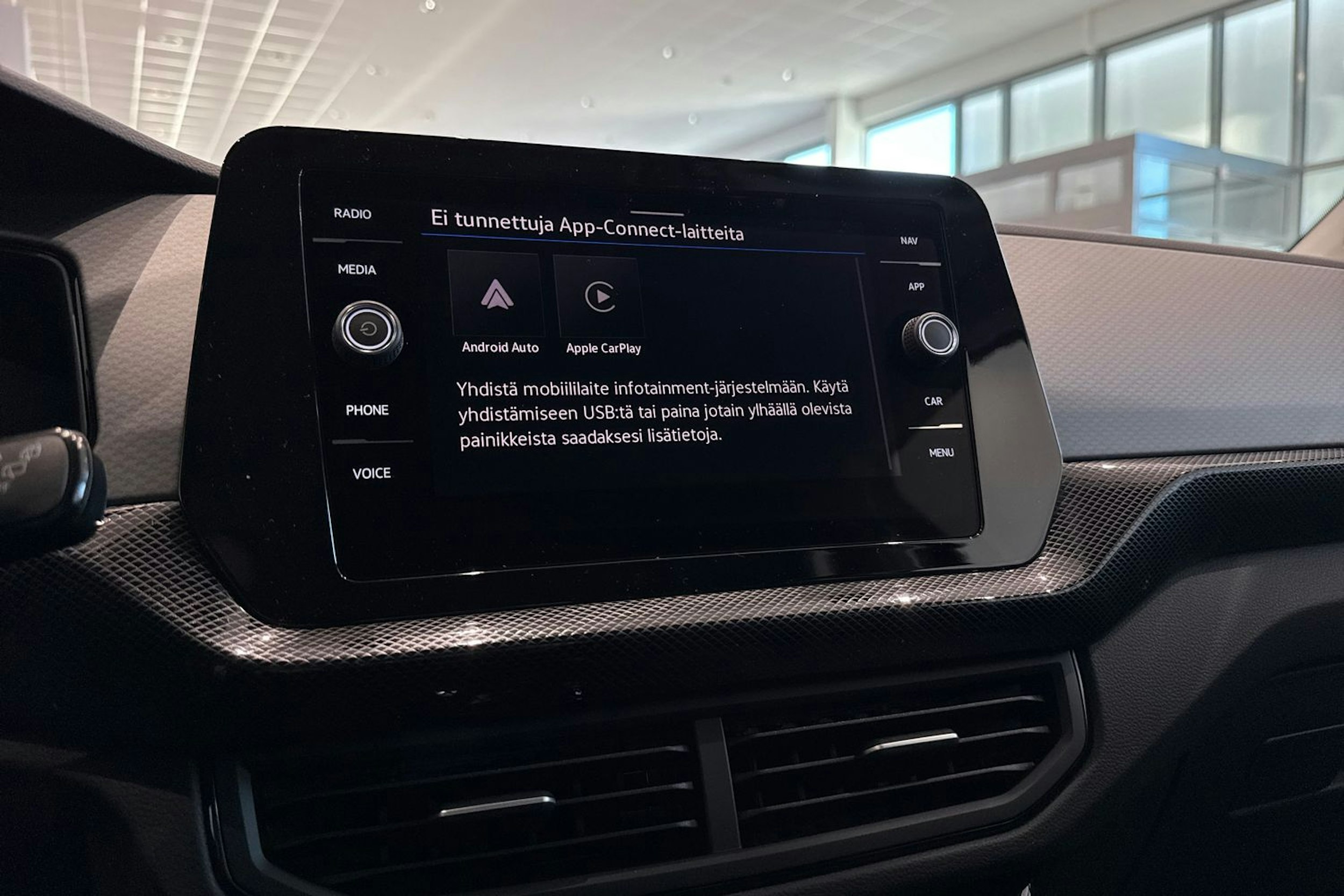 met. musta Volkswagen T-Cross 2025 kuva 16.