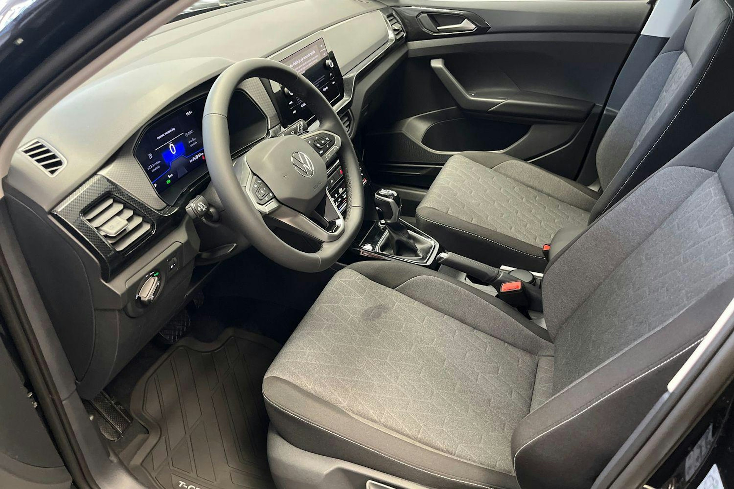 musta Volkswagen T-Cross 2025 kuva 6.
