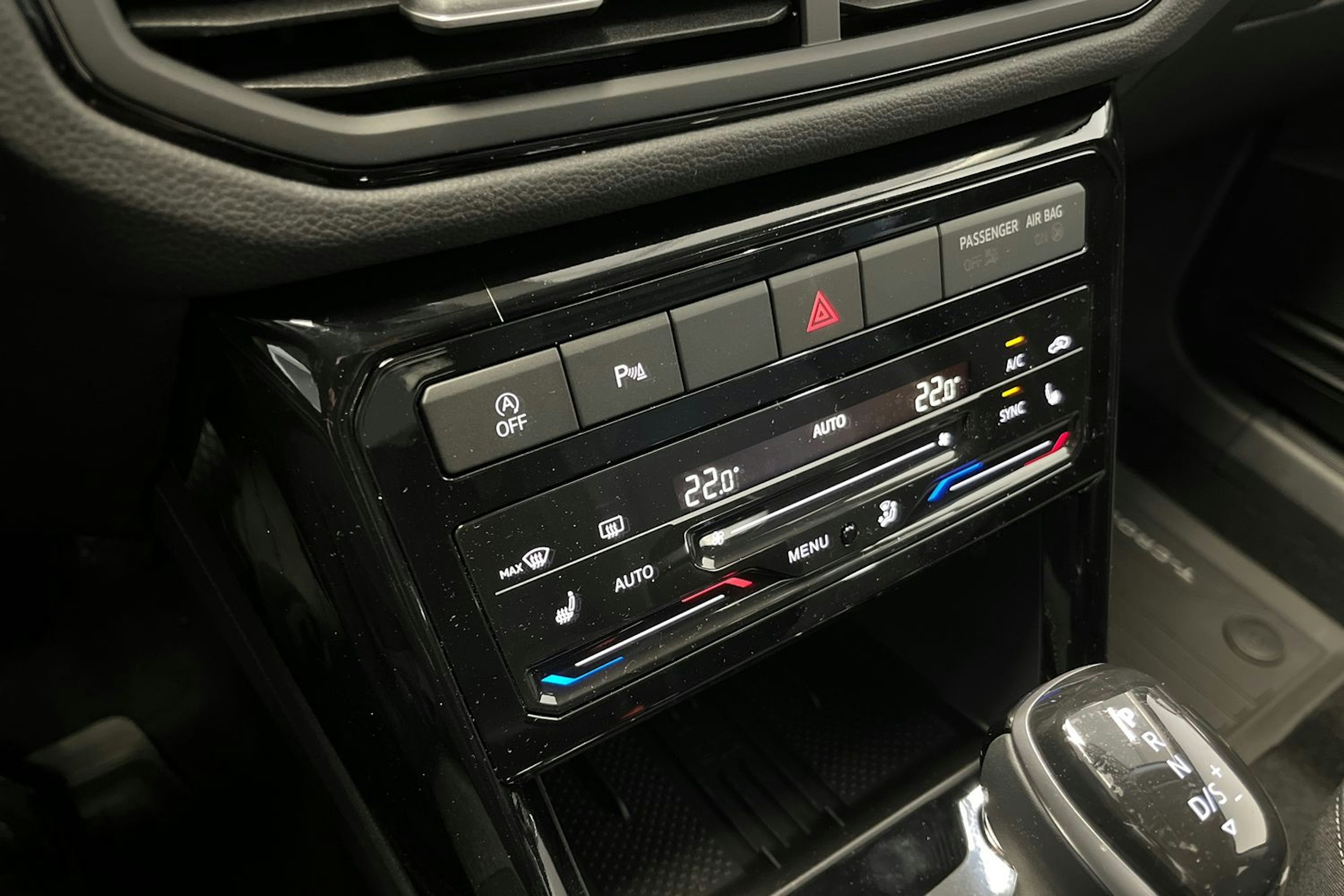 musta Volkswagen T-Cross 2025 kuva 11.