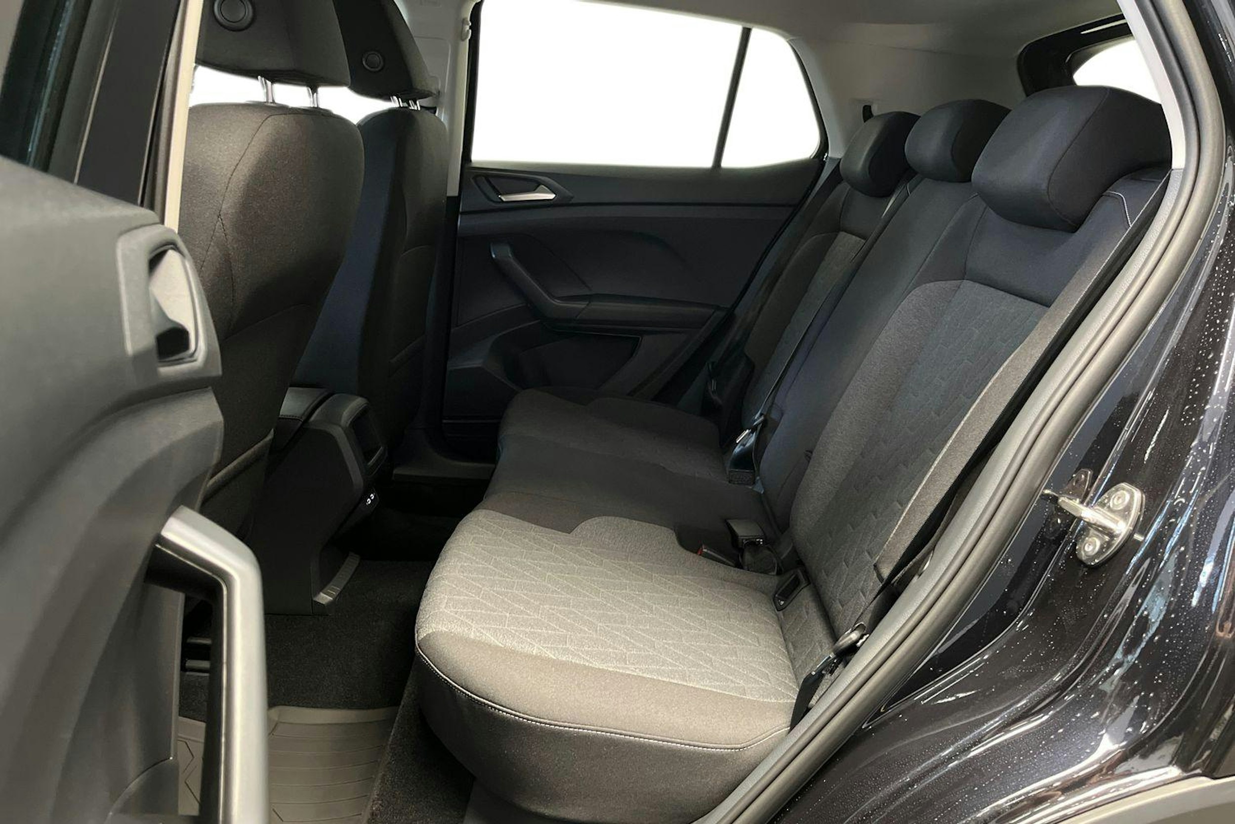 musta Volkswagen T-Cross 2025 kuva 14.