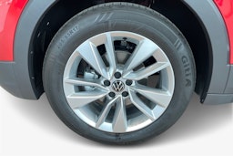 punainen Volkswagen T-Cross 2025 kuva 9.