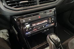 punainen Volkswagen T-Cross 2025 kuva 12.