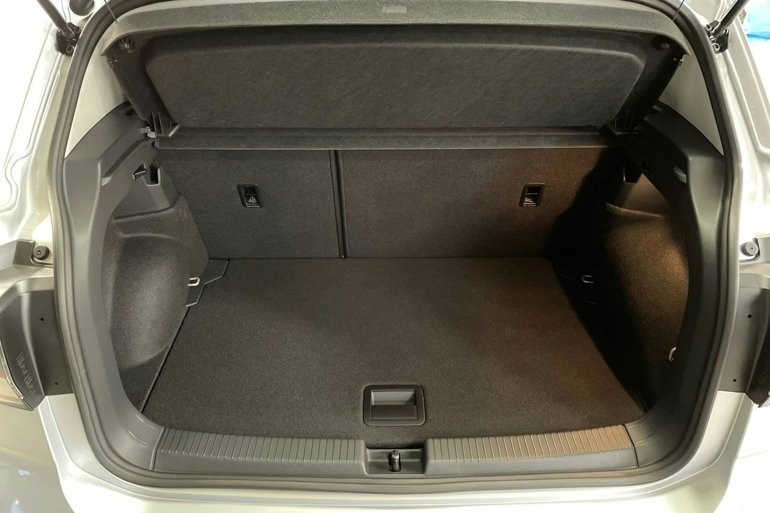 harmaa Volkswagen T-Cross 2025 kuva 18.