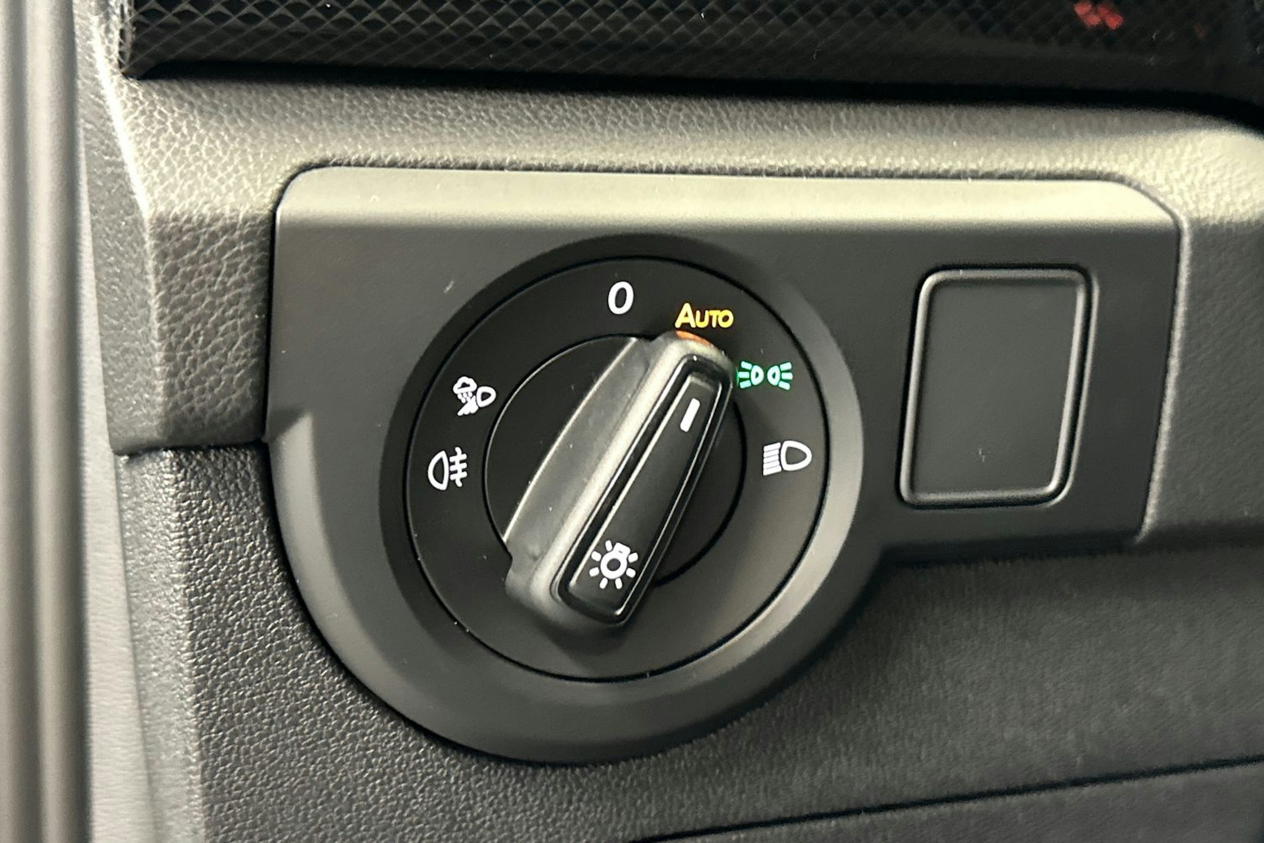musta Volkswagen T-Cross 2025 kuva 15.
