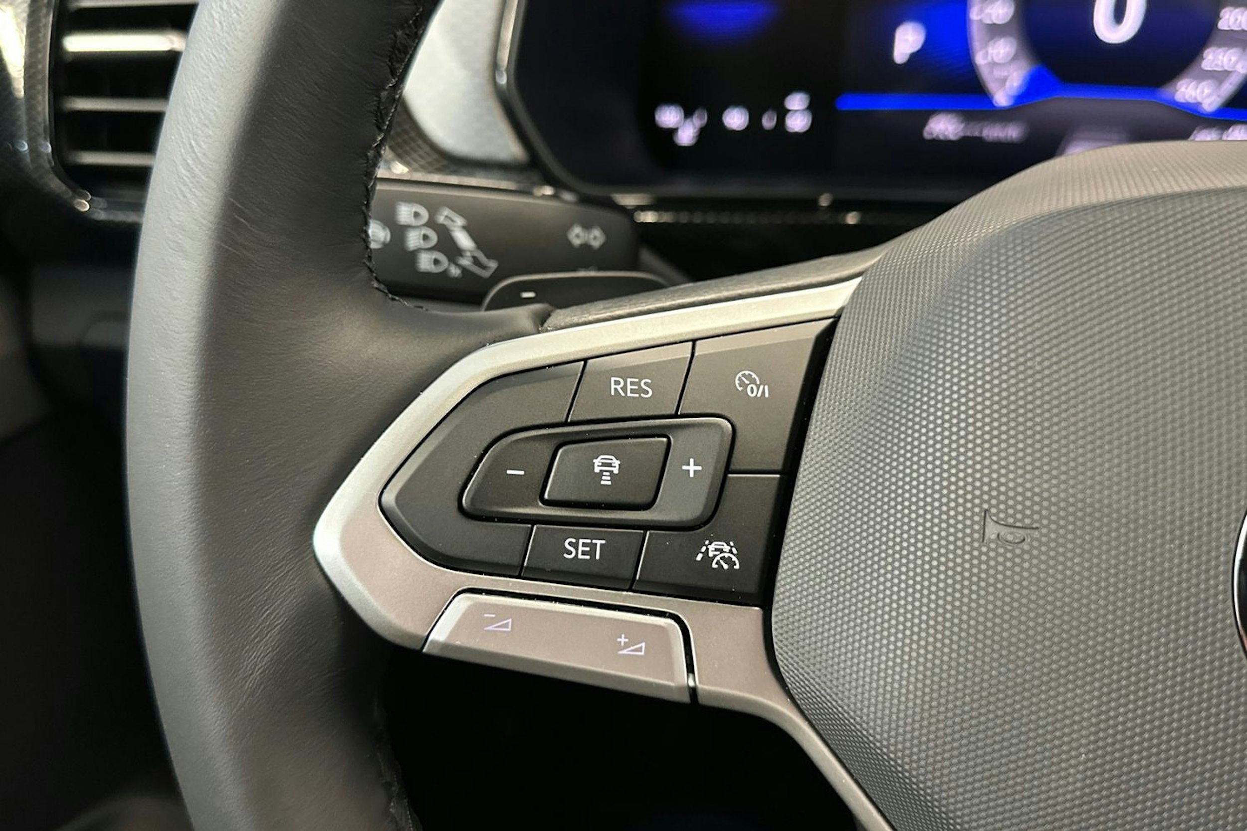 musta Volkswagen T-Cross 2025 kuva 16.