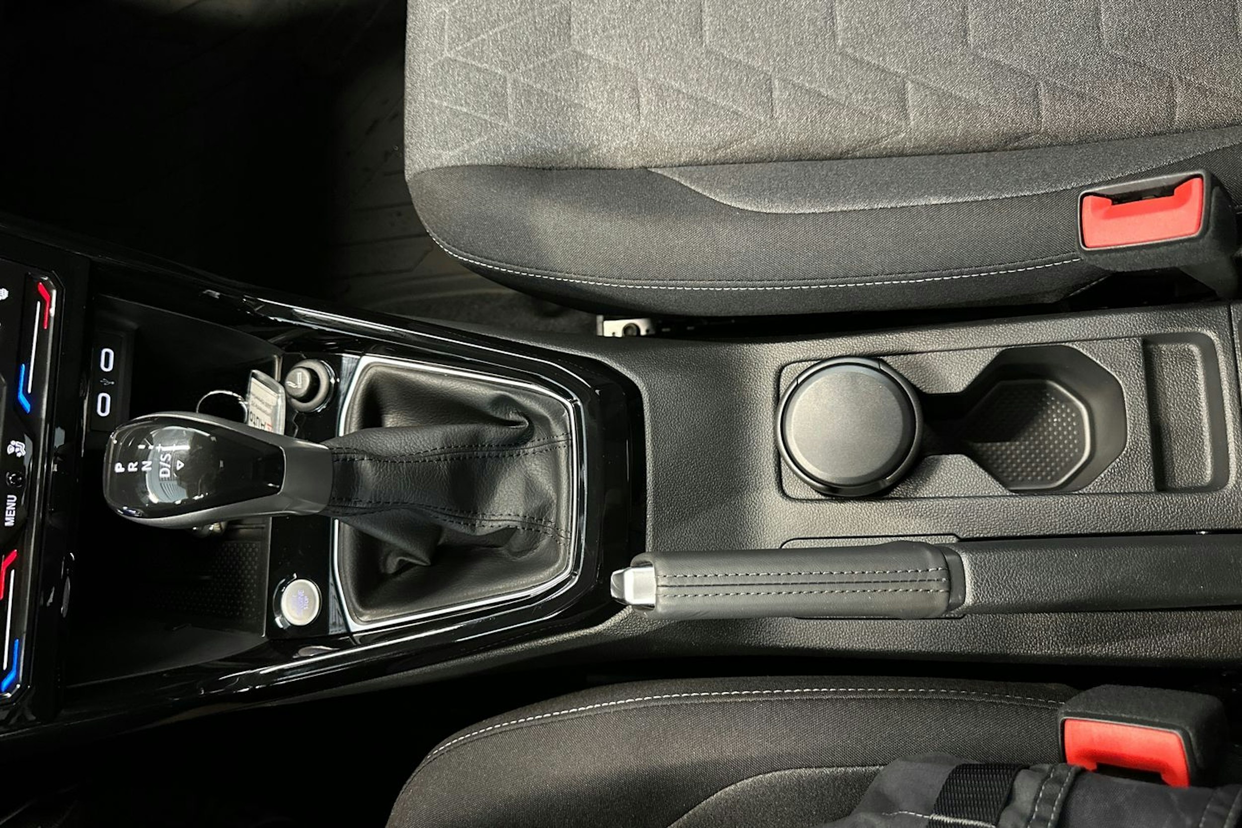 musta Volkswagen T-Cross 2025 kuva 25.