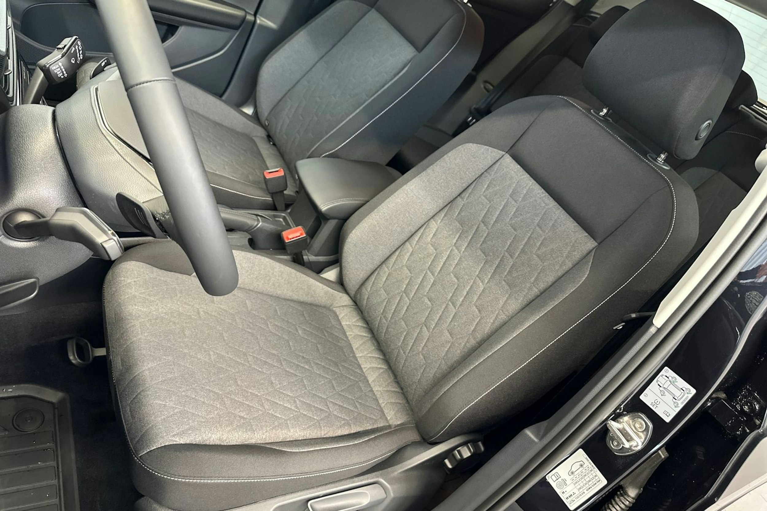 musta Volkswagen T-Cross 2025 kuva 27.