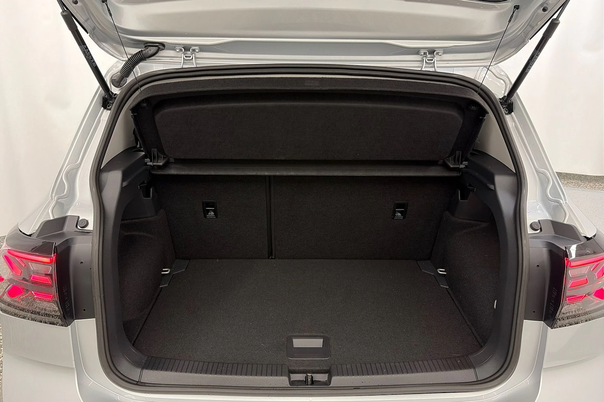 harmaa Volkswagen T-Cross 2025 kuva 15.