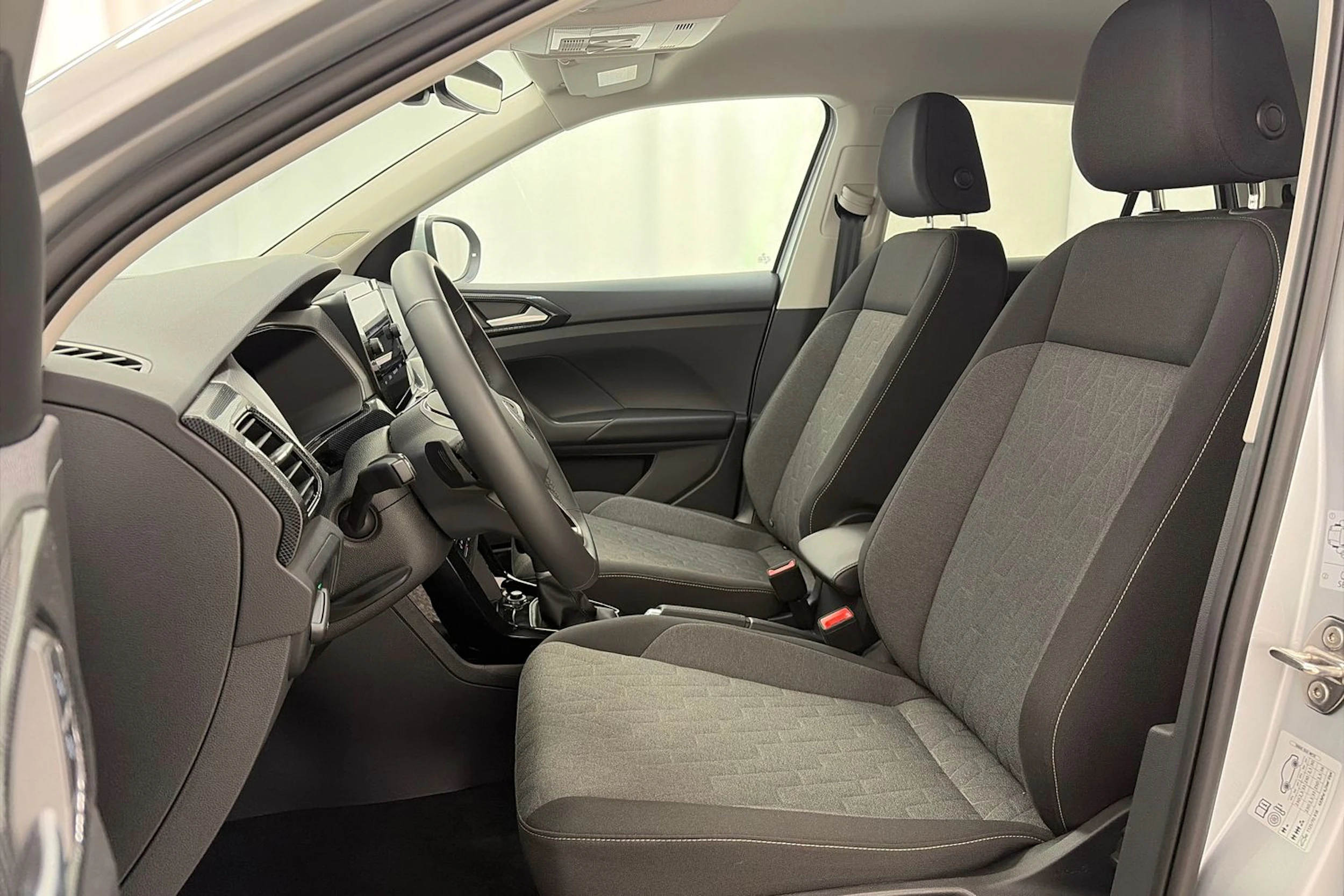 harmaa Volkswagen T-Cross 2025 kuva 16.