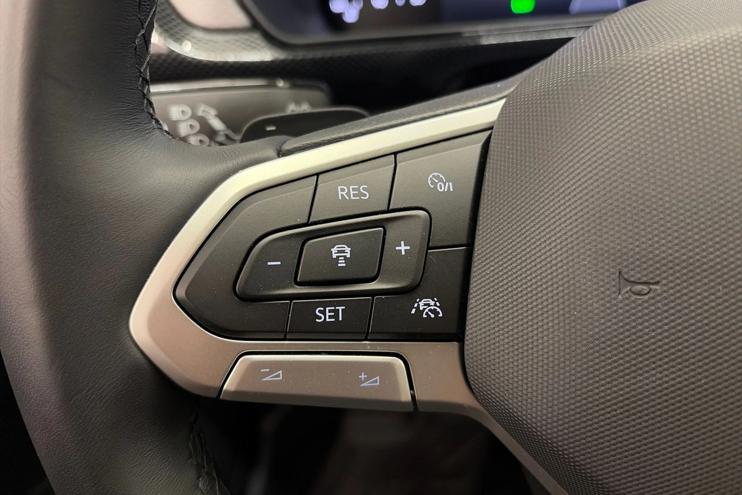 harmaa Volkswagen T-Cross 2025 kuva 18.