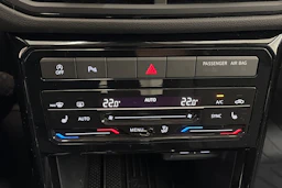 harmaa Volkswagen T-Cross 2025 kuva 24.