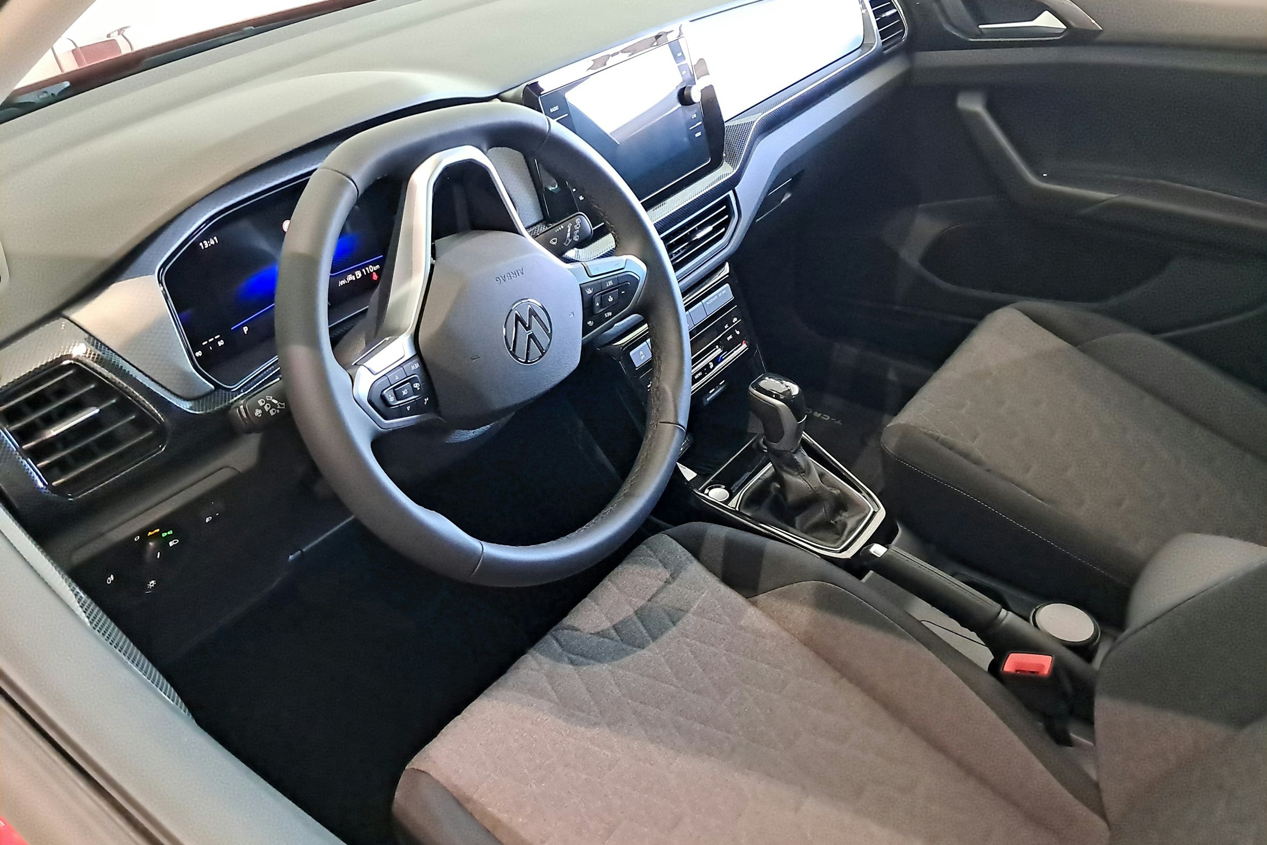 punainen Volkswagen T-Cross 2025 kuva 6.