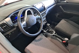 punainen Volkswagen T-Cross 2025 kuva 6.