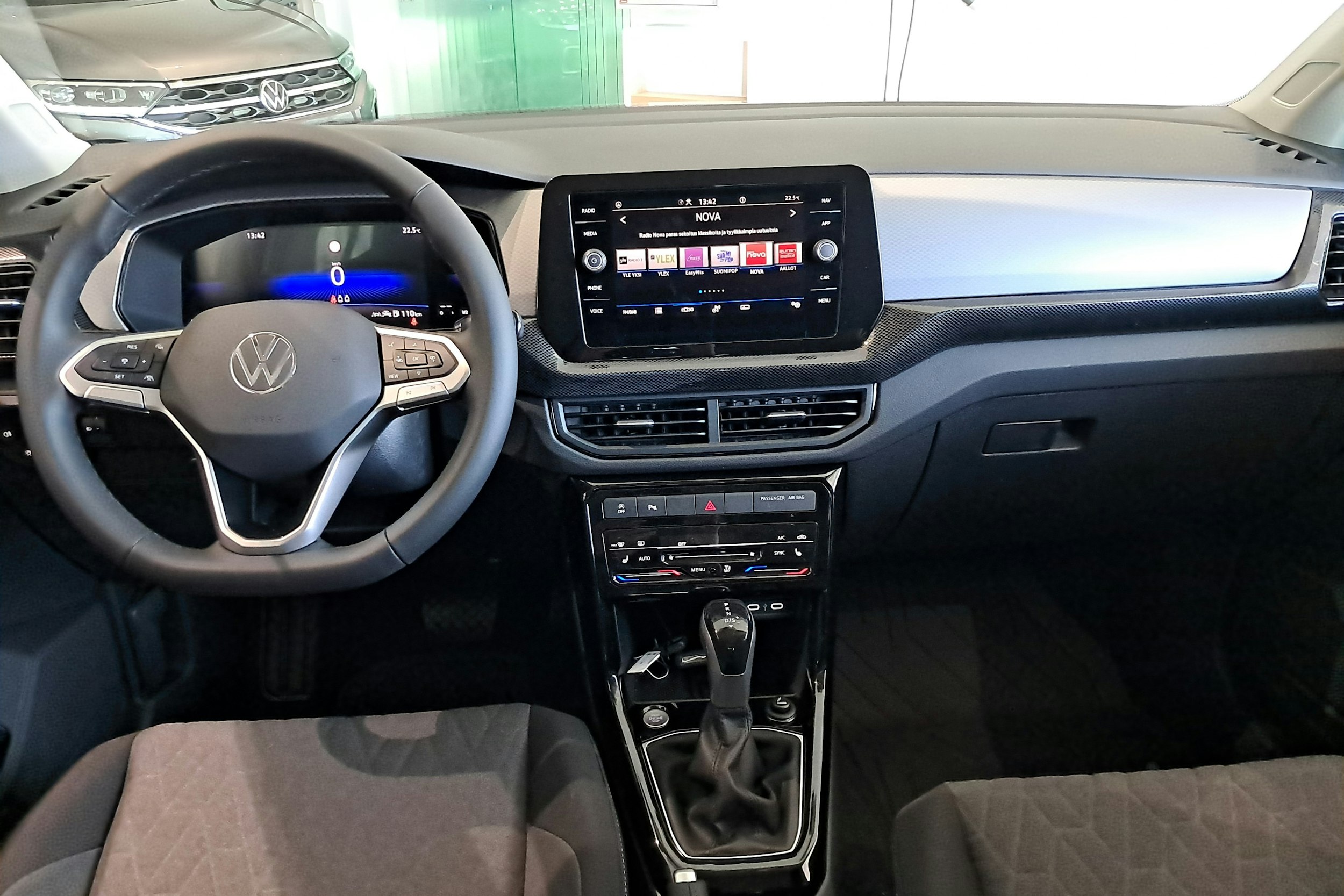 punainen Volkswagen T-Cross 2025 kuva 7.