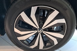 punainen Volkswagen T-Cross 2025 kuva 9.