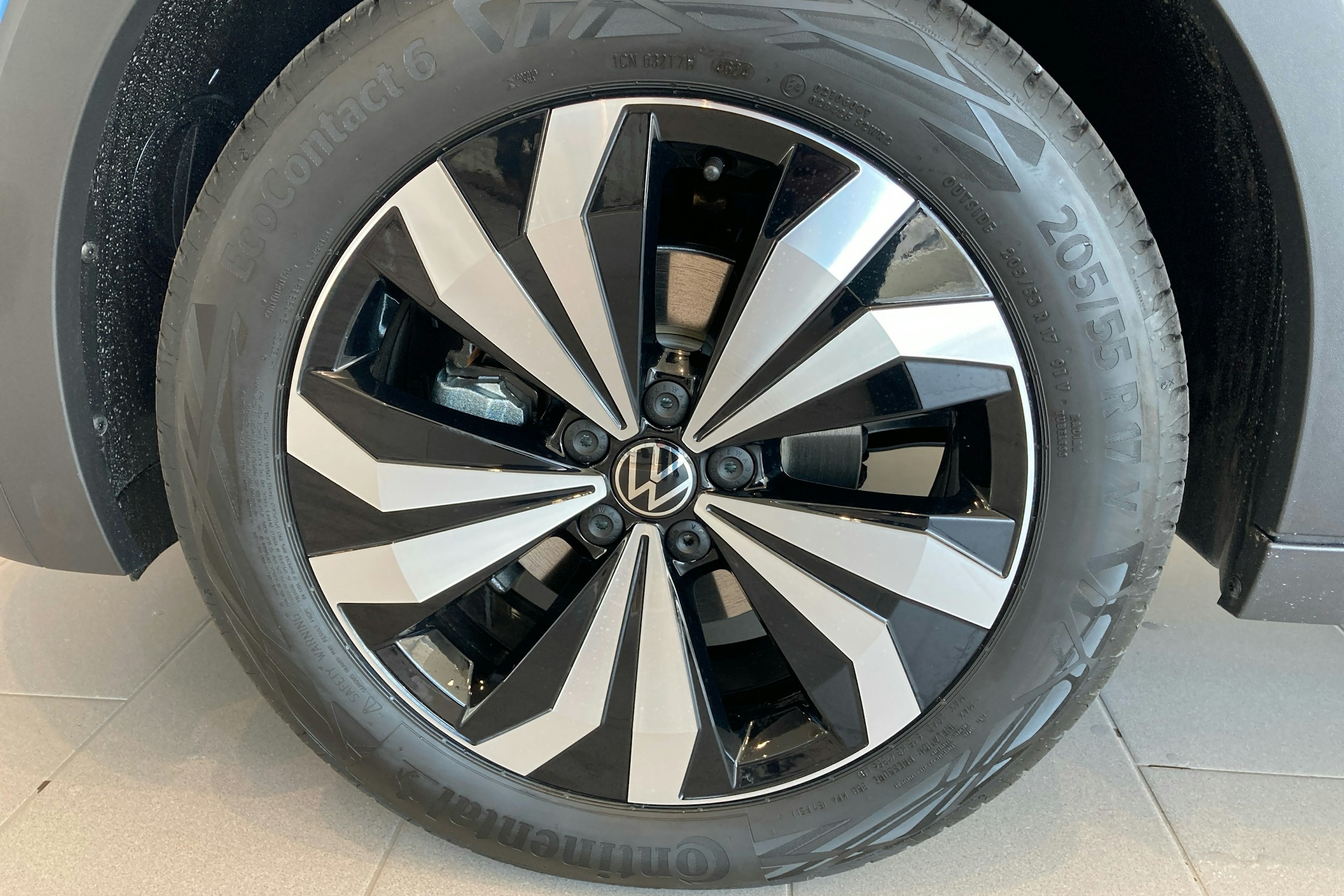sininen Volkswagen T-Cross 2025 kuva 9.