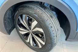 sininen Volkswagen T-Cross 2025 kuva 10.