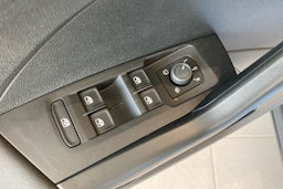 sininen Volkswagen T-Cross 2025 kuva 11.