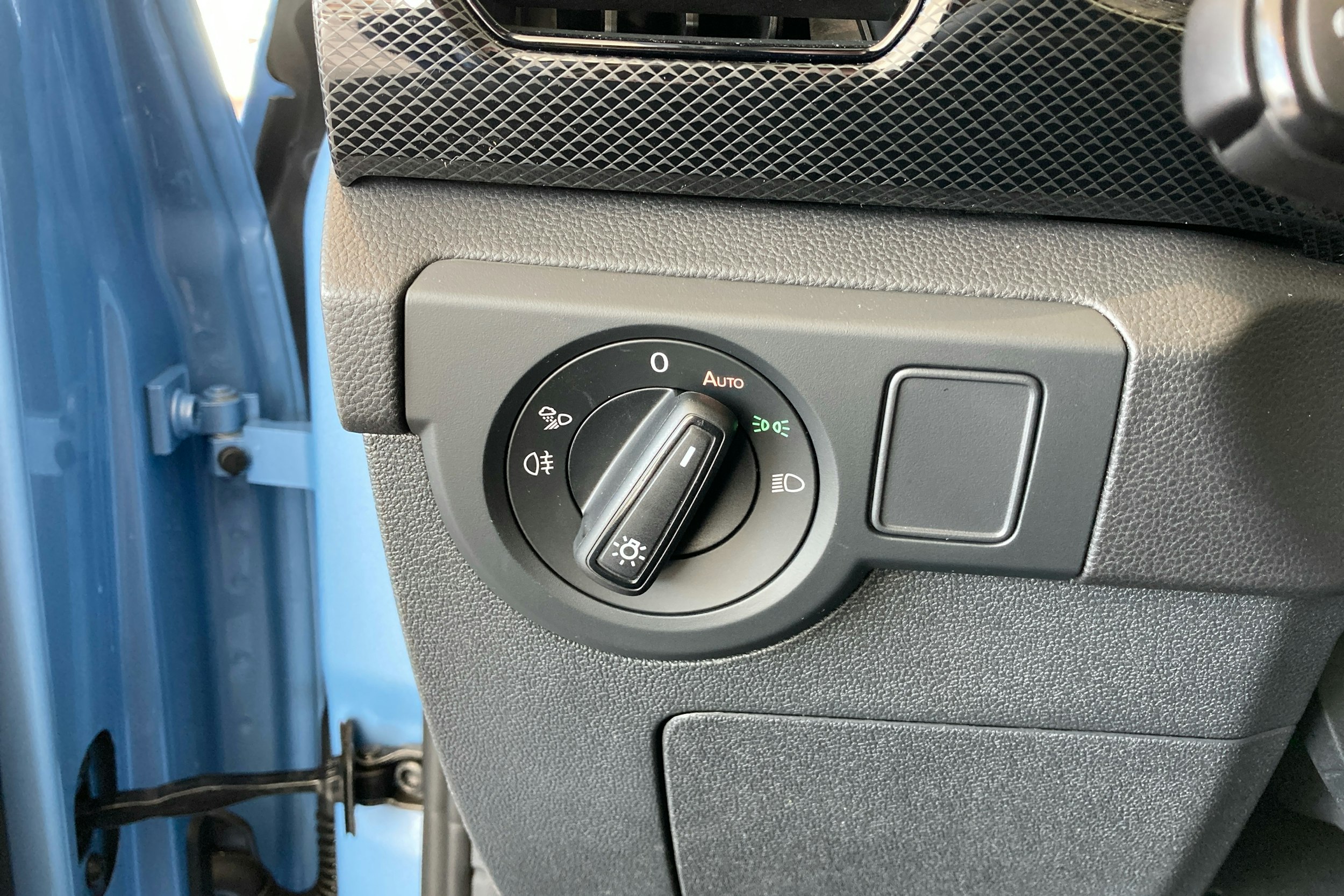 sininen Volkswagen T-Cross 2025 kuva 12.