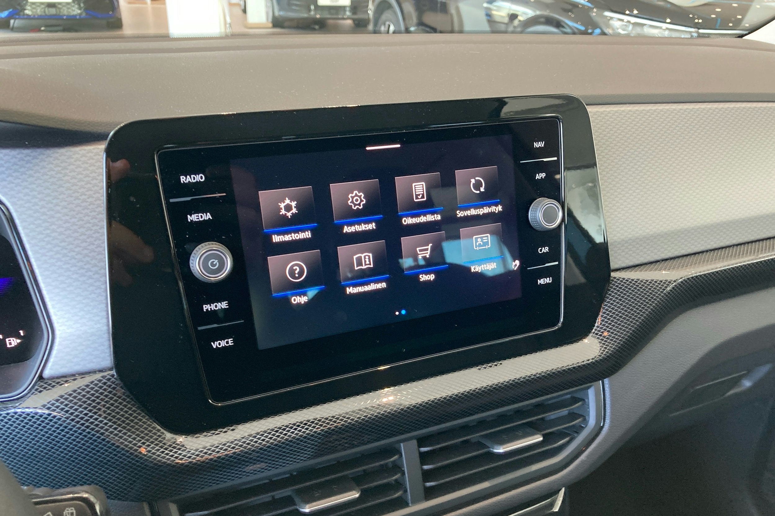 sininen Volkswagen T-Cross 2025 kuva 15.