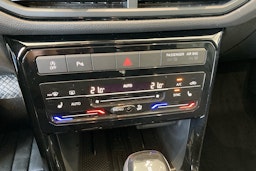 sininen Volkswagen T-Cross 2025 kuva 16.