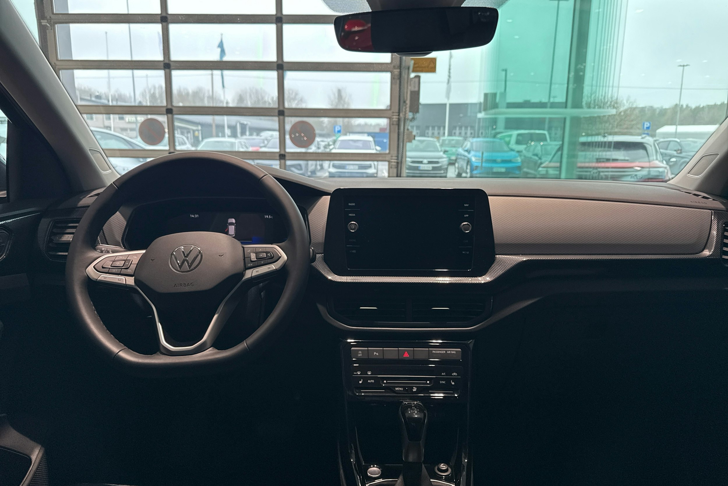 harmaa Volkswagen T-Cross 2025 kuva 7.
